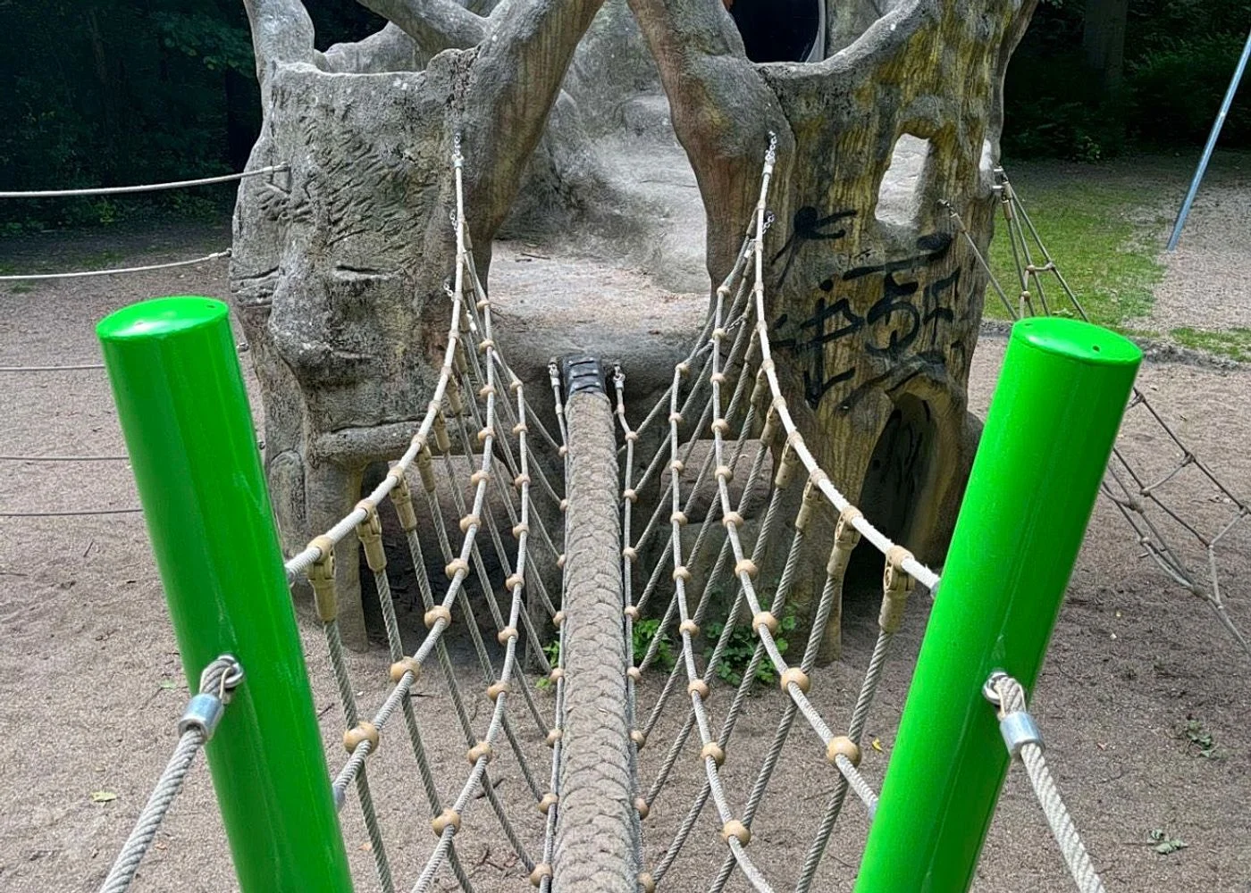 Waldspielplatz Teutonenweg (Pilzspielplatz) - der Schattenspender – Foto 11