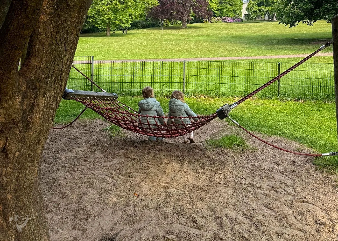 Spielplatz im Hesse Park – Foto 1