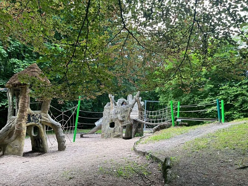 Waldspielplatz Teutonenweg (Pilzspielplatz) - der Schattenspender – Bild 16