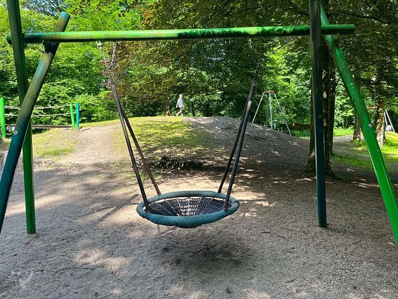 Waldspielplatz Teutonenweg (Pilzspielplatz) - der Schattenspender