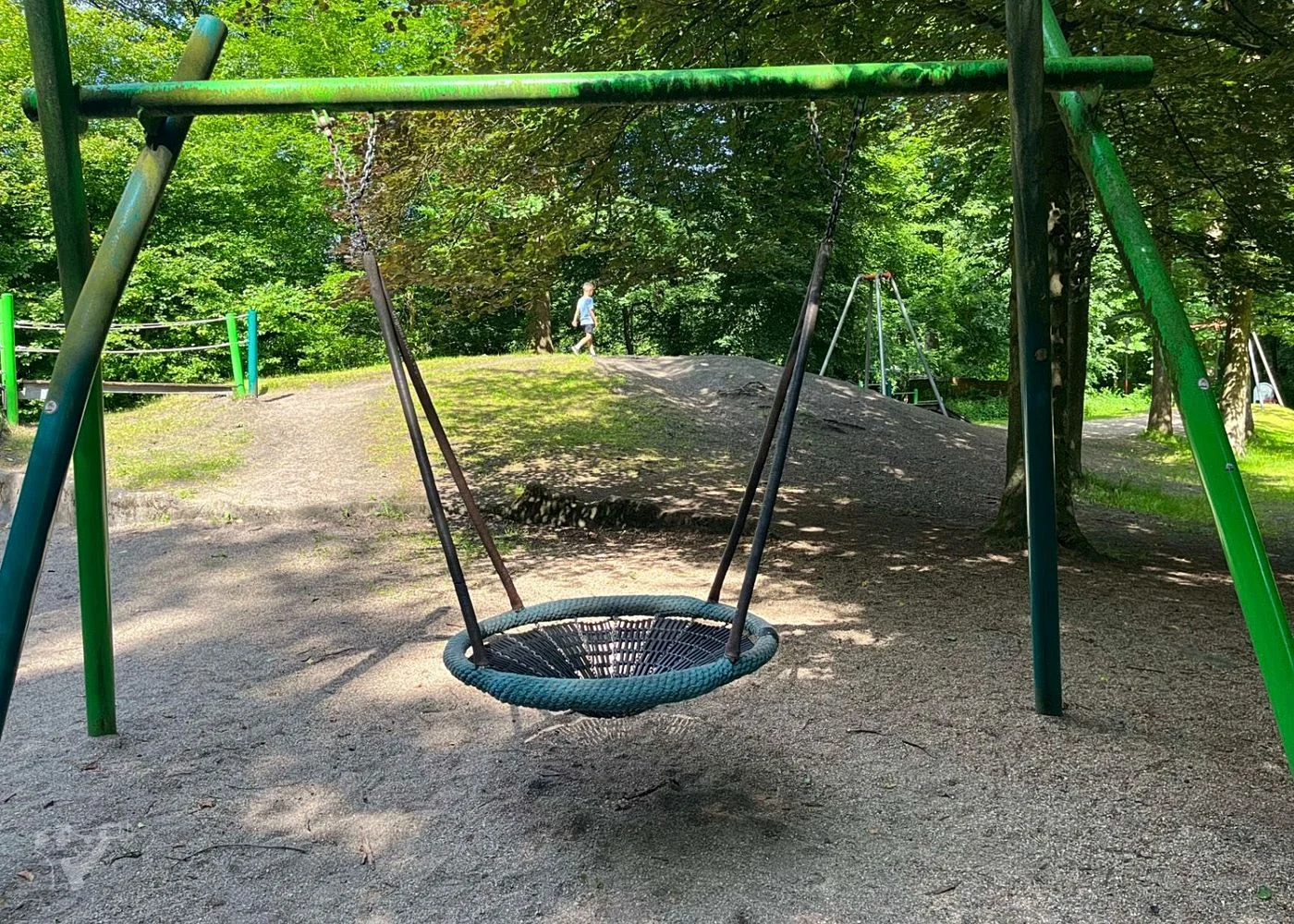 Waldspielplatz Teutonenweg (Pilzspielplatz) - der Schattenspender – Foto 4