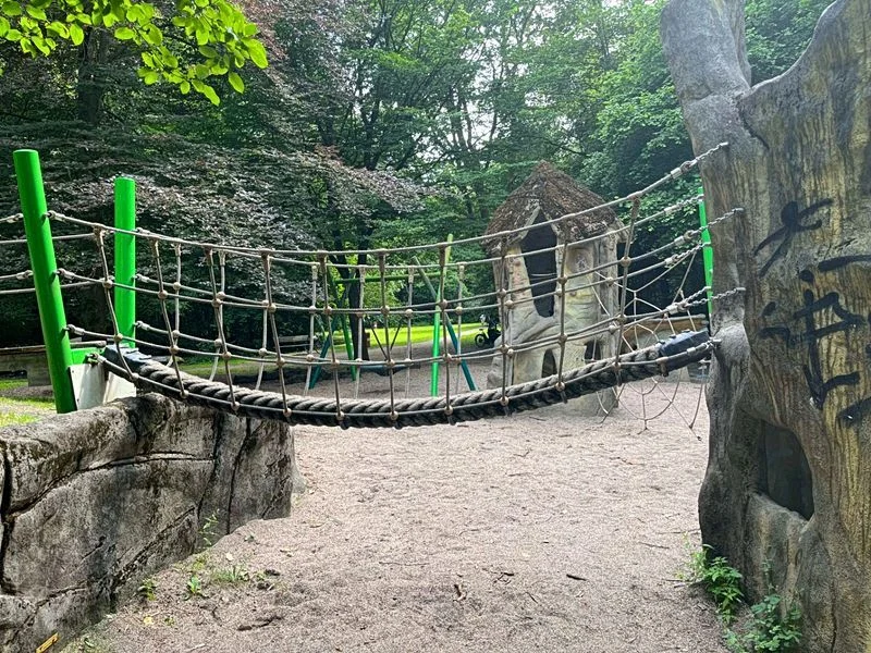 Waldspielplatz Teutonenweg (Pilzspielplatz) - der Schattenspender – Bild 10