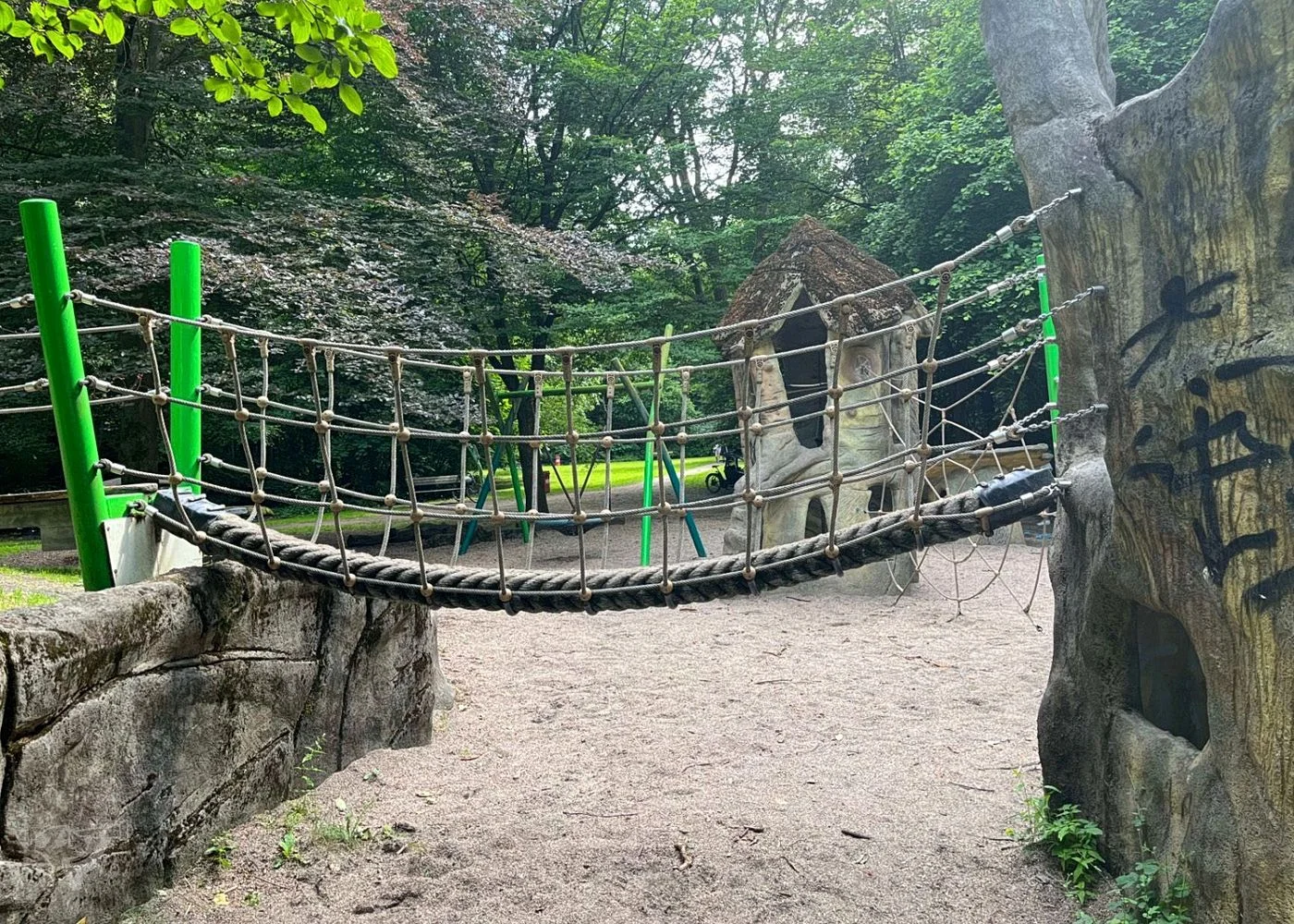 Waldspielplatz Teutonenweg (Pilzspielplatz) - der Schattenspender – Foto 10