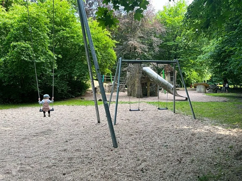Waldspielplatz Teutonenweg (Pilzspielplatz) - der Schattenspender – Bild 8