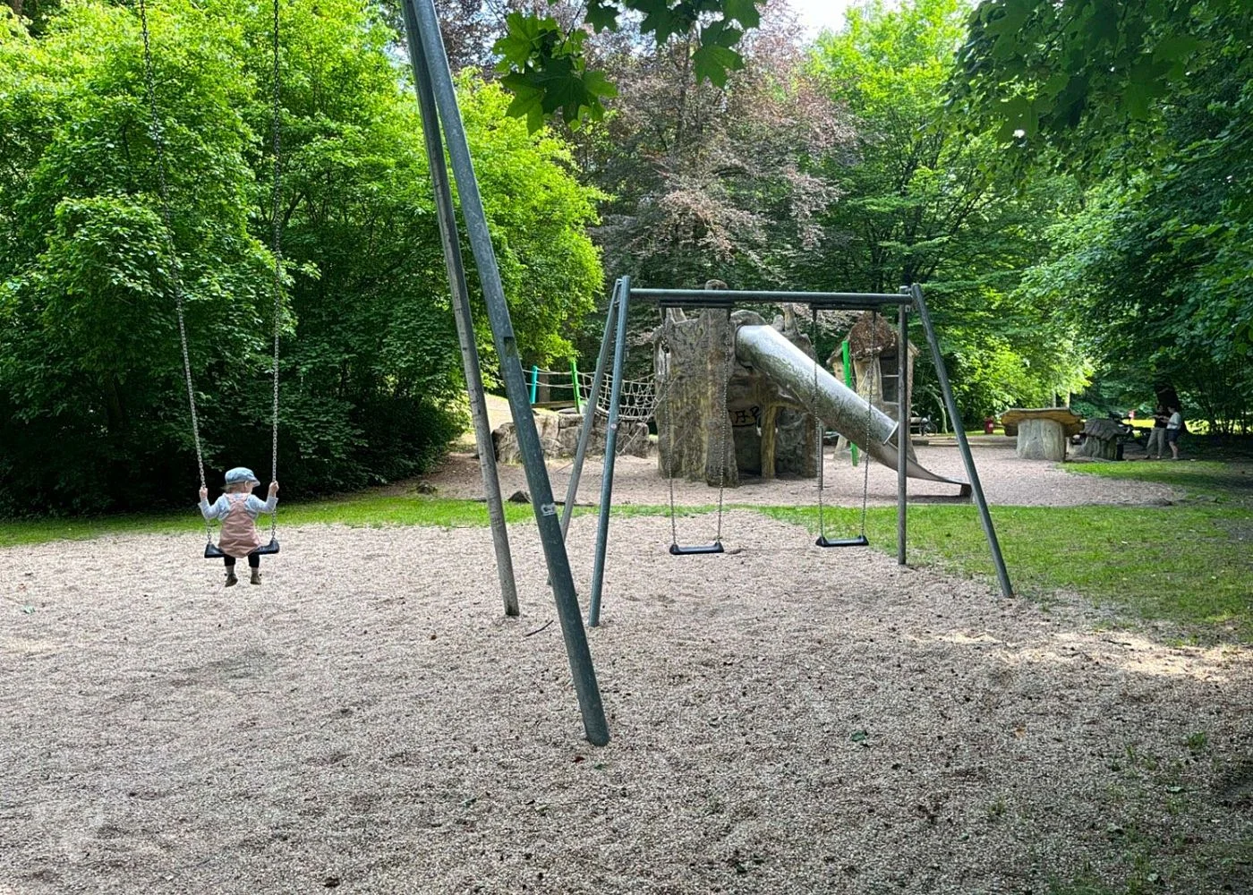 Waldspielplatz Teutonenweg (Pilzspielplatz) - der Schattenspender – Foto 8