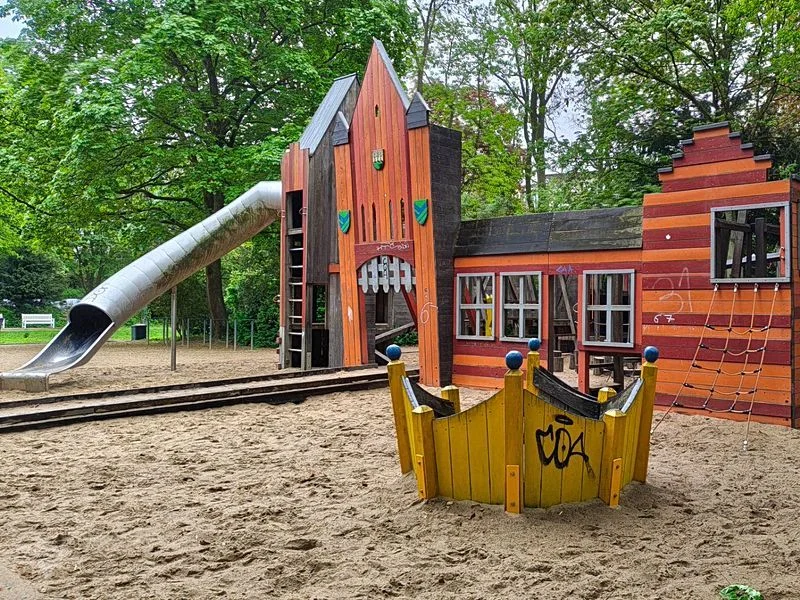 Spielplatz im Schlosspark Bergedorf