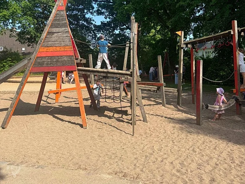 Spielplatz am Beseler Platz – Bild 1