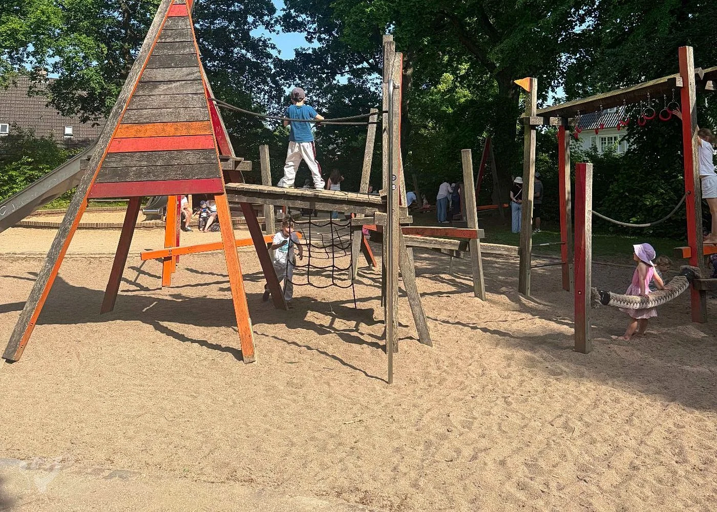 Spielplatz am Beseler Platz – Foto 1