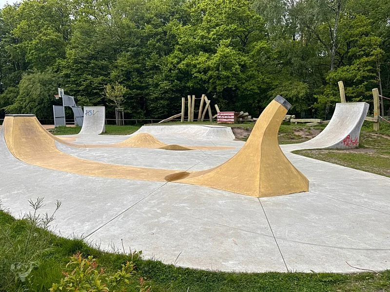 Spielplatz Wegenkamp mit Skaterpark Banane – Bild 7