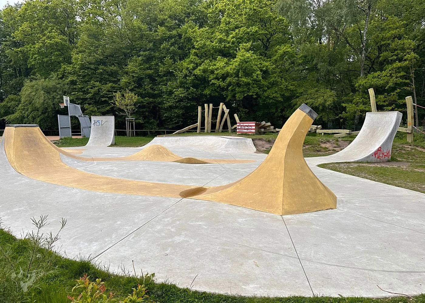Spielplatz Wegenkamp mit Skaterpark Banane – Foto 7