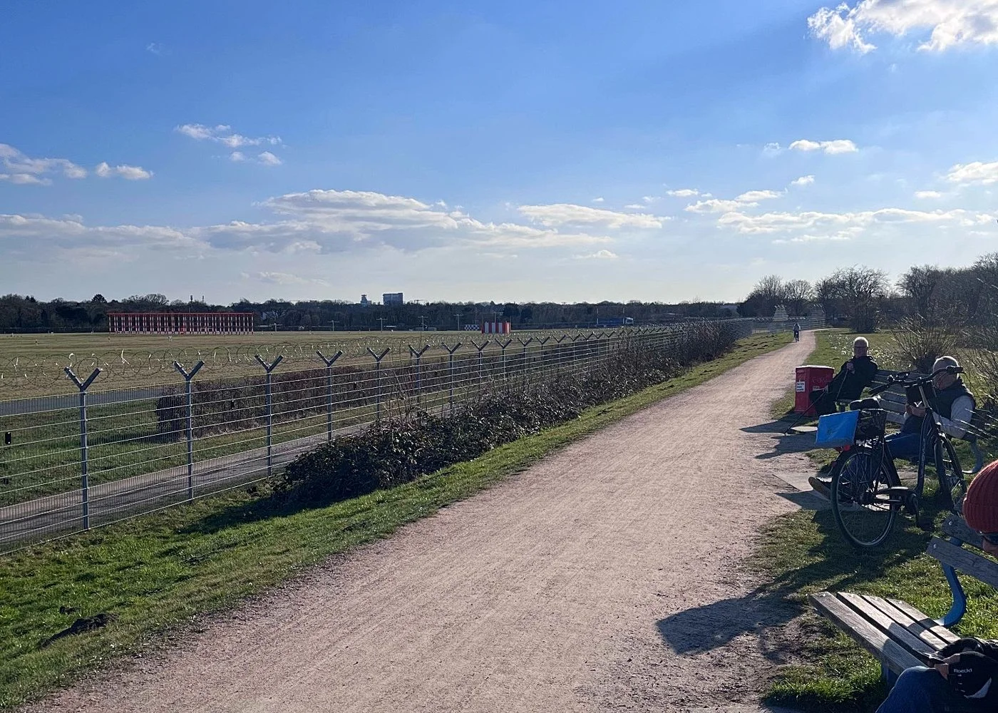 Flughafen Wanderweg – Foto 3