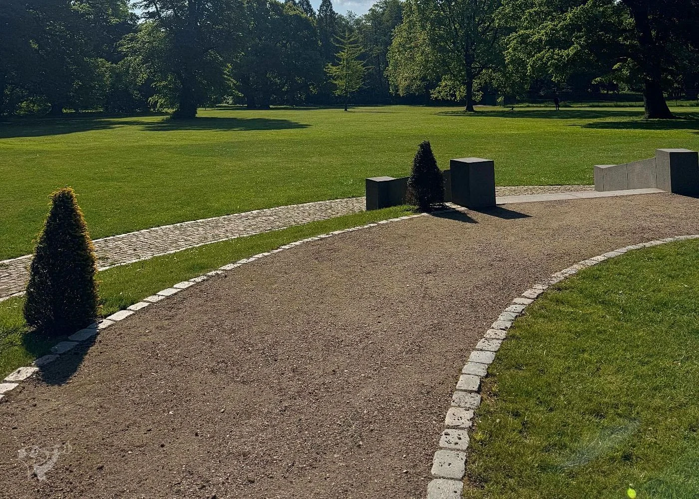 Hirschpark und Spielplatz – Foto 1