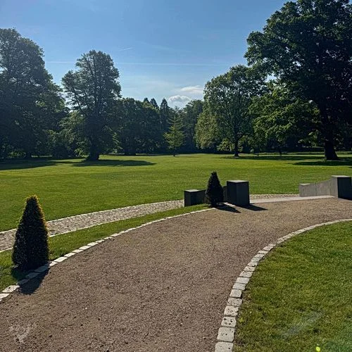 Hirschpark und Spielplatz