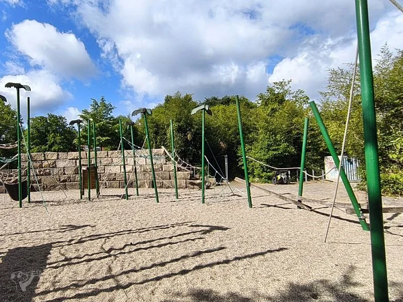Dschungelspielplatz mit Giraffen-Rutsche – Bild 9