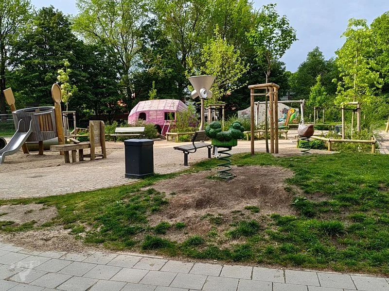 Spielplatz Wegenkamp mit Skaterpark Banane – Bild 28