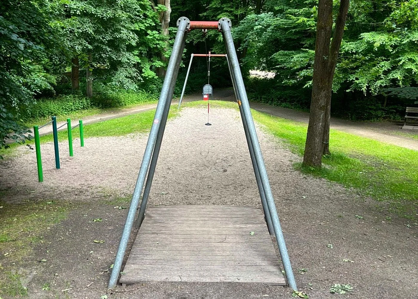 Waldspielplatz Teutonenweg (Pilzspielplatz) - der Schattenspender – Foto 12
