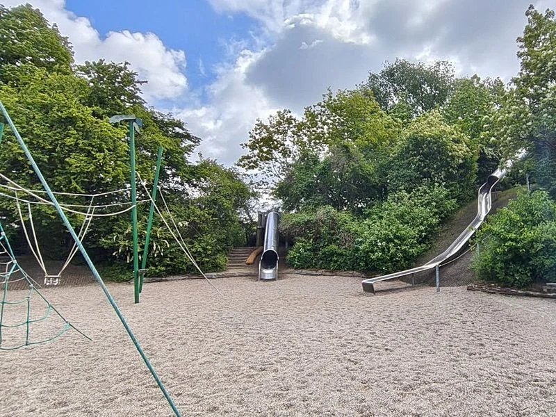 Dschungelspielplatz mit Giraffen-Rutsche – Bild 7