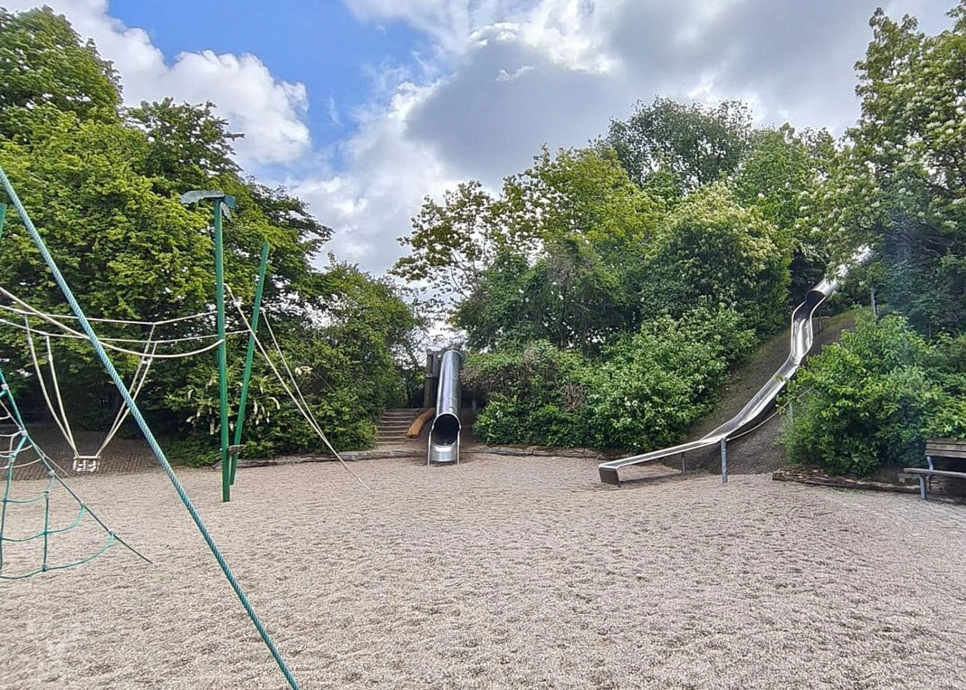 Dschungelspielplatz mit Giraffen-Rutsche – Foto 6