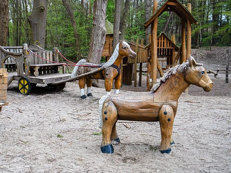 Spielplatz Sander Tannen – Bild 1
