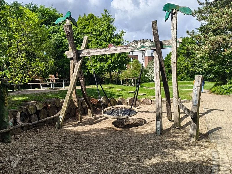 Dschungelspielplatz mit Giraffen-Rutsche – Bild 17