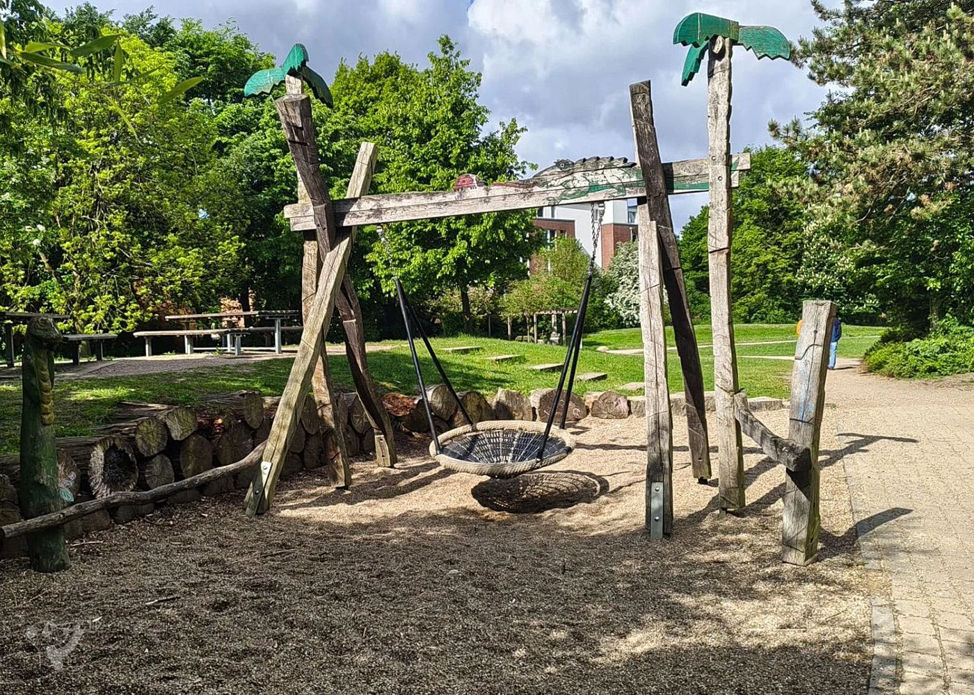 Dschungelspielplatz mit Giraffen-Rutsche – Foto 16