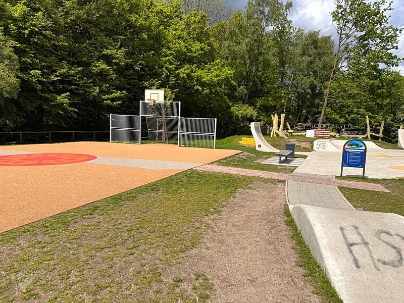 Spielplatz Wegenkamp mit Skaterpark Banane – Bild 15