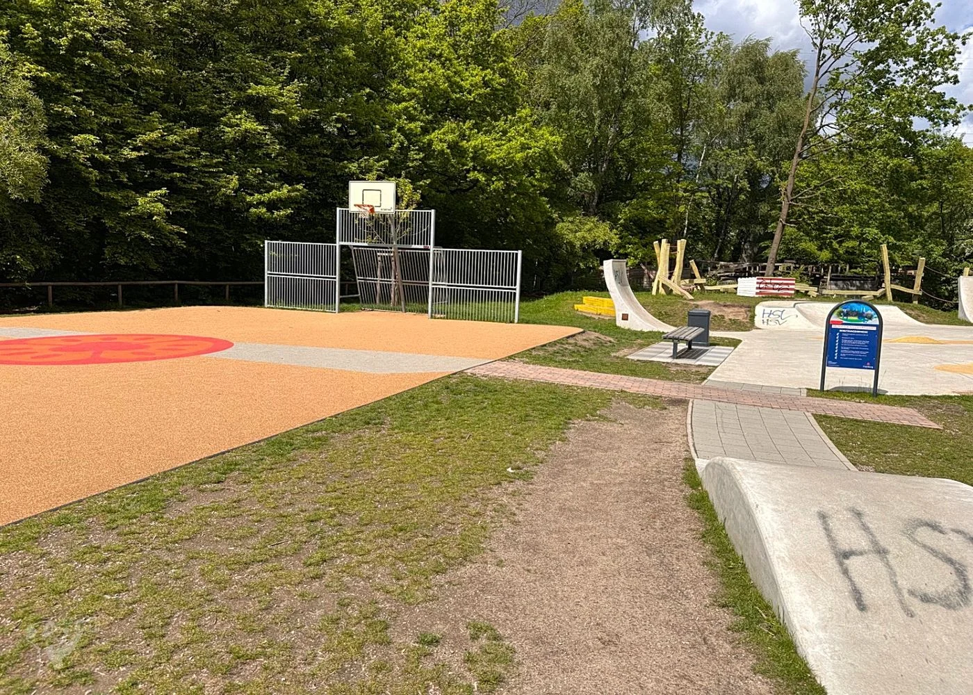 Spielplatz Wegenkamp mit Skaterpark Banane – Foto 15