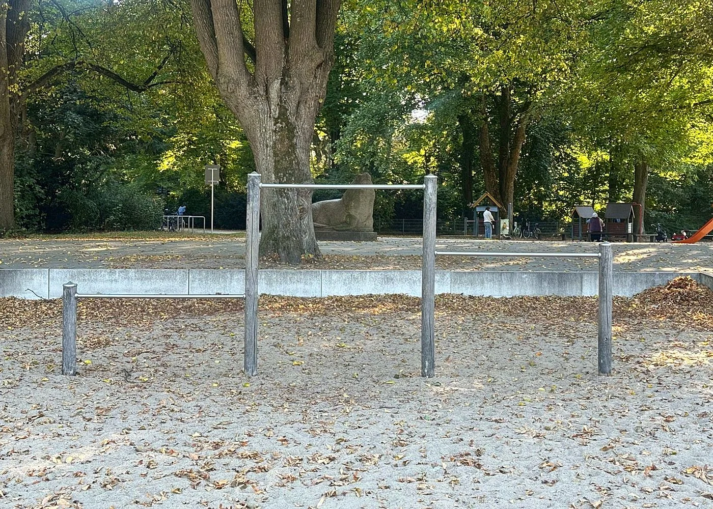 Spielplatz im Stadtpark mit Plantschbecken – Foto 16