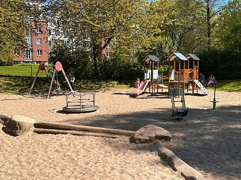 Spielplatz Meenkwiese – Bild 12