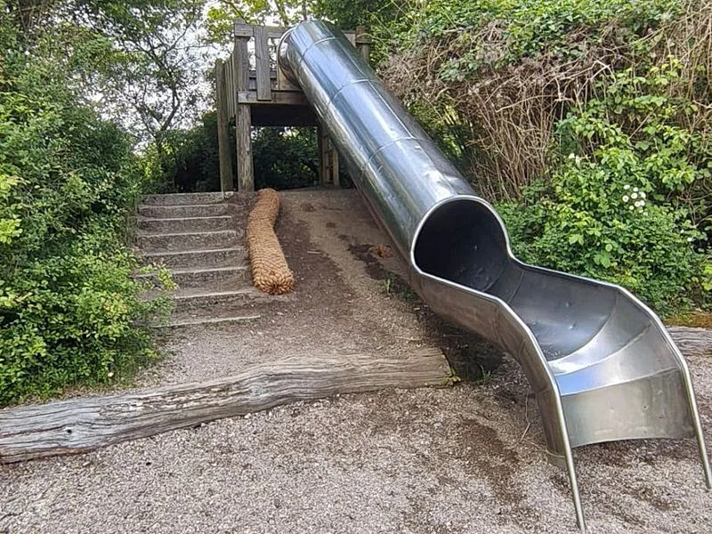 Dschungelspielplatz mit Giraffen-Rutsche – Bild 13