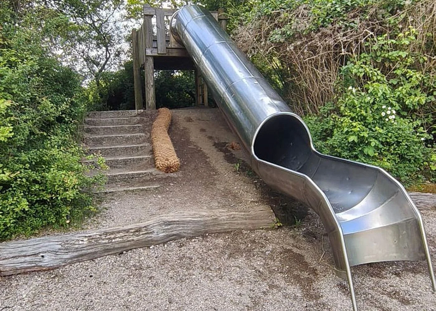 Dschungelspielplatz mit Giraffen-Rutsche – Foto 12