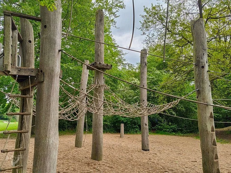 Kletterwald & Wasserpumpen‑Spielplatz im Öjendorfer Park