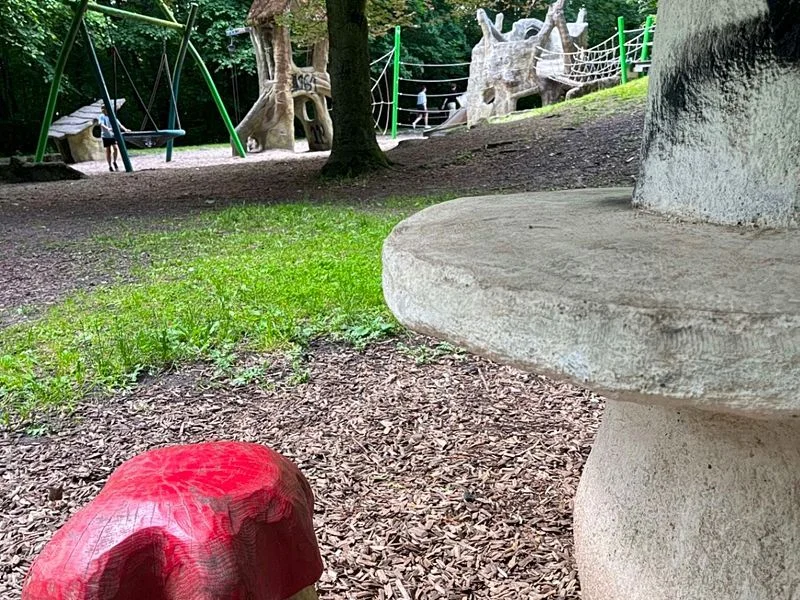 Waldspielplatz Teutonenweg (Pilzspielplatz) - der Schattenspender – Bild 21