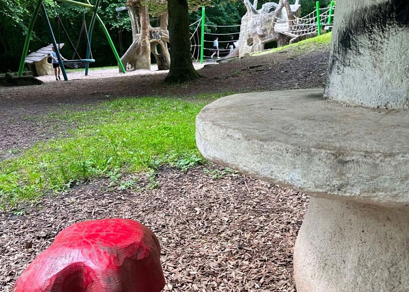 Waldspielplatz Teutonenweg (Pilzspielplatz) - der Schattenspender – Foto 21