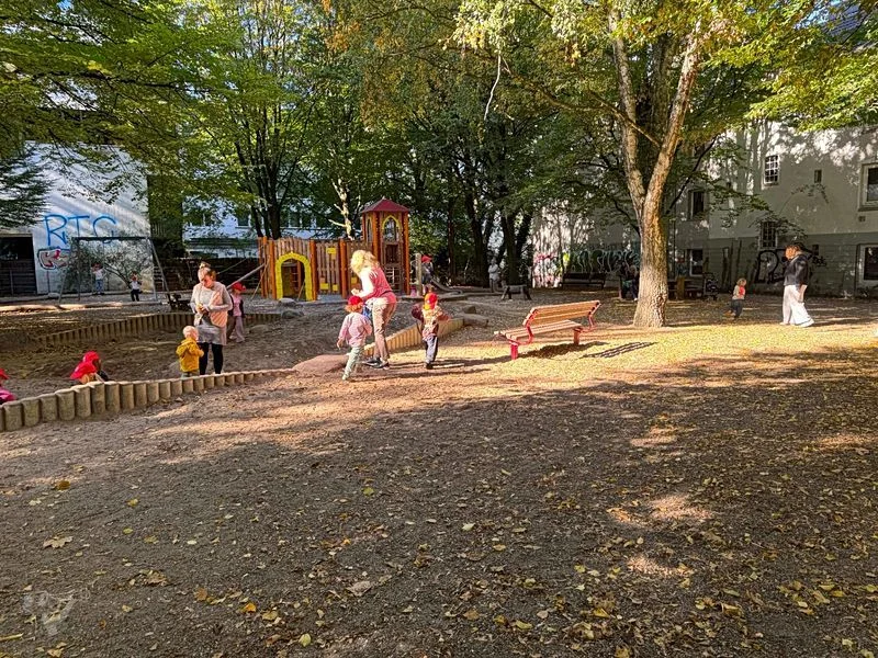  Spielplatz Bellealliancestraße - Marthastraße – Bild 12
