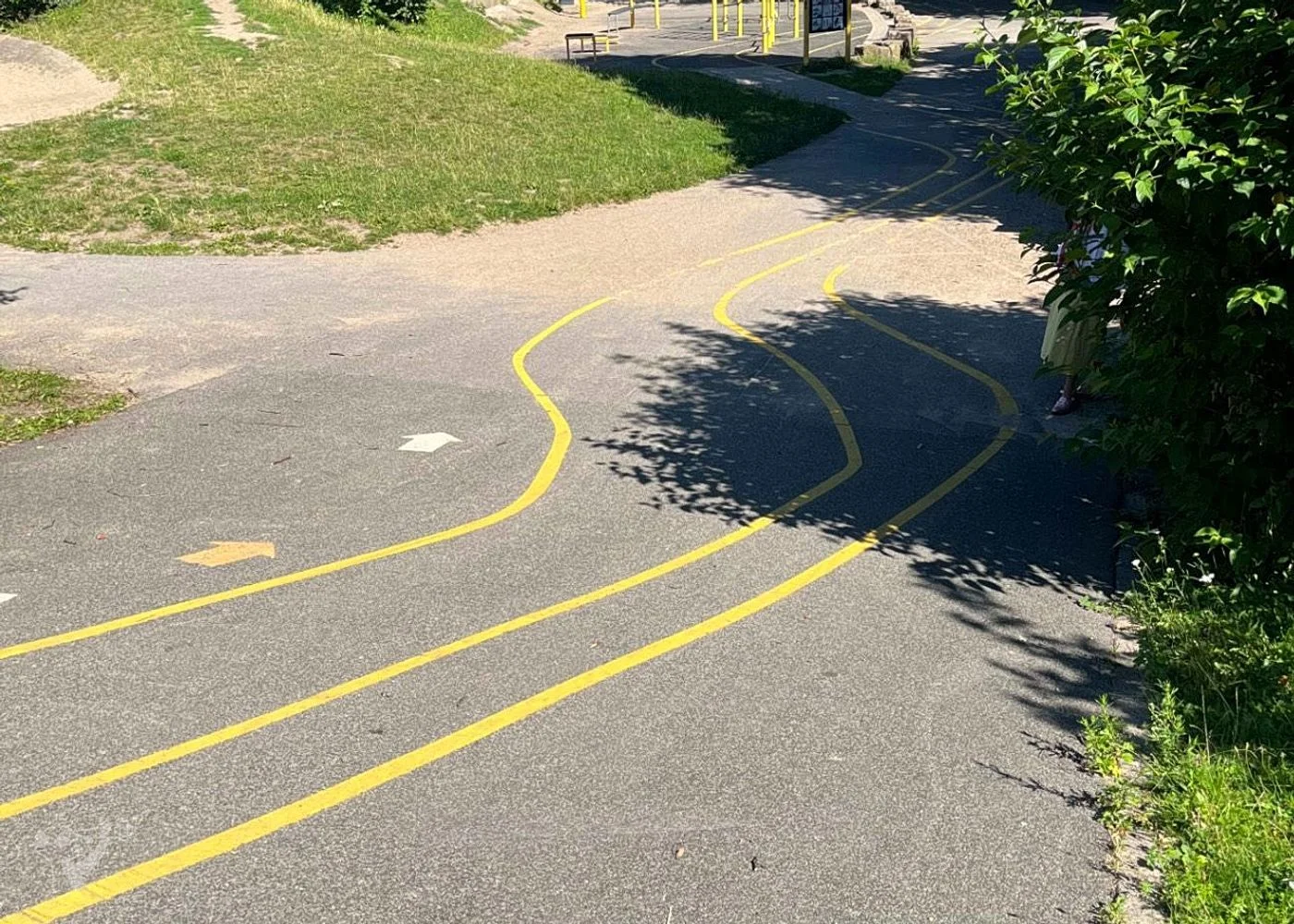 Spielplatz Unzerstraße im Walter-Möller-Park – Foto 13
