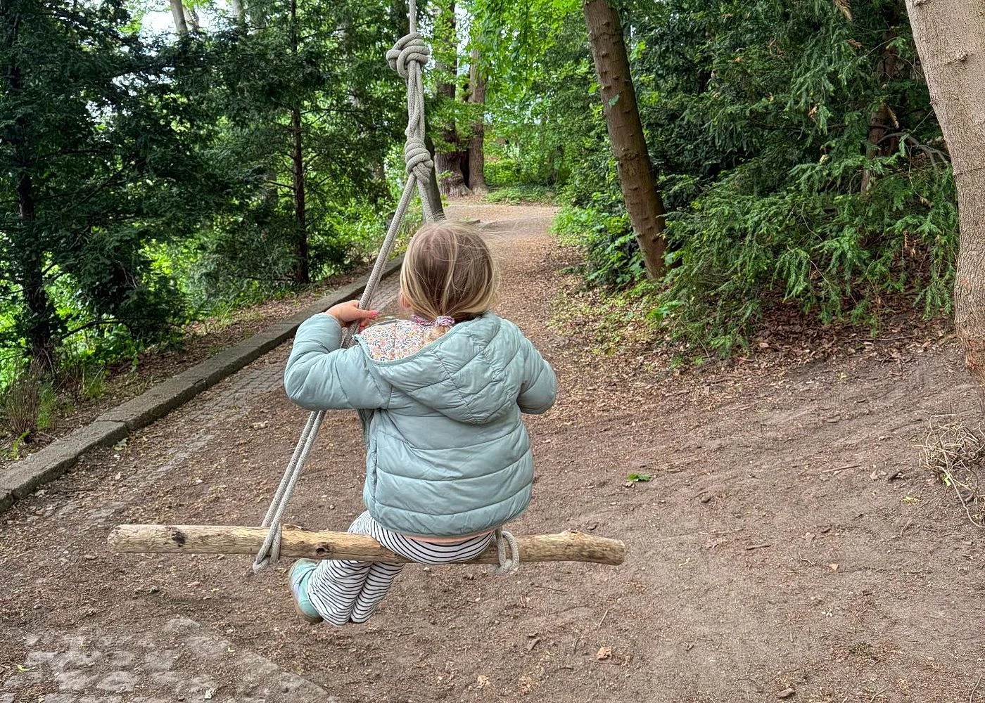 Hirschpark und Spielplatz – Foto 19