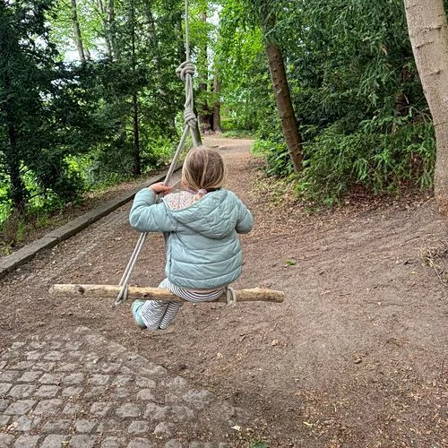 Hirschpark und Spielplatz