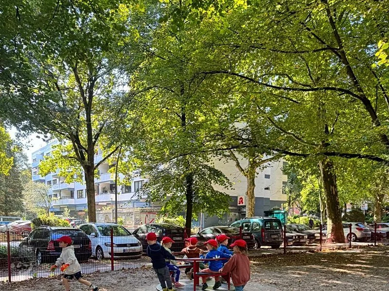 Spielplatz Bellealliancestraße - Marthastraße – Bild 24