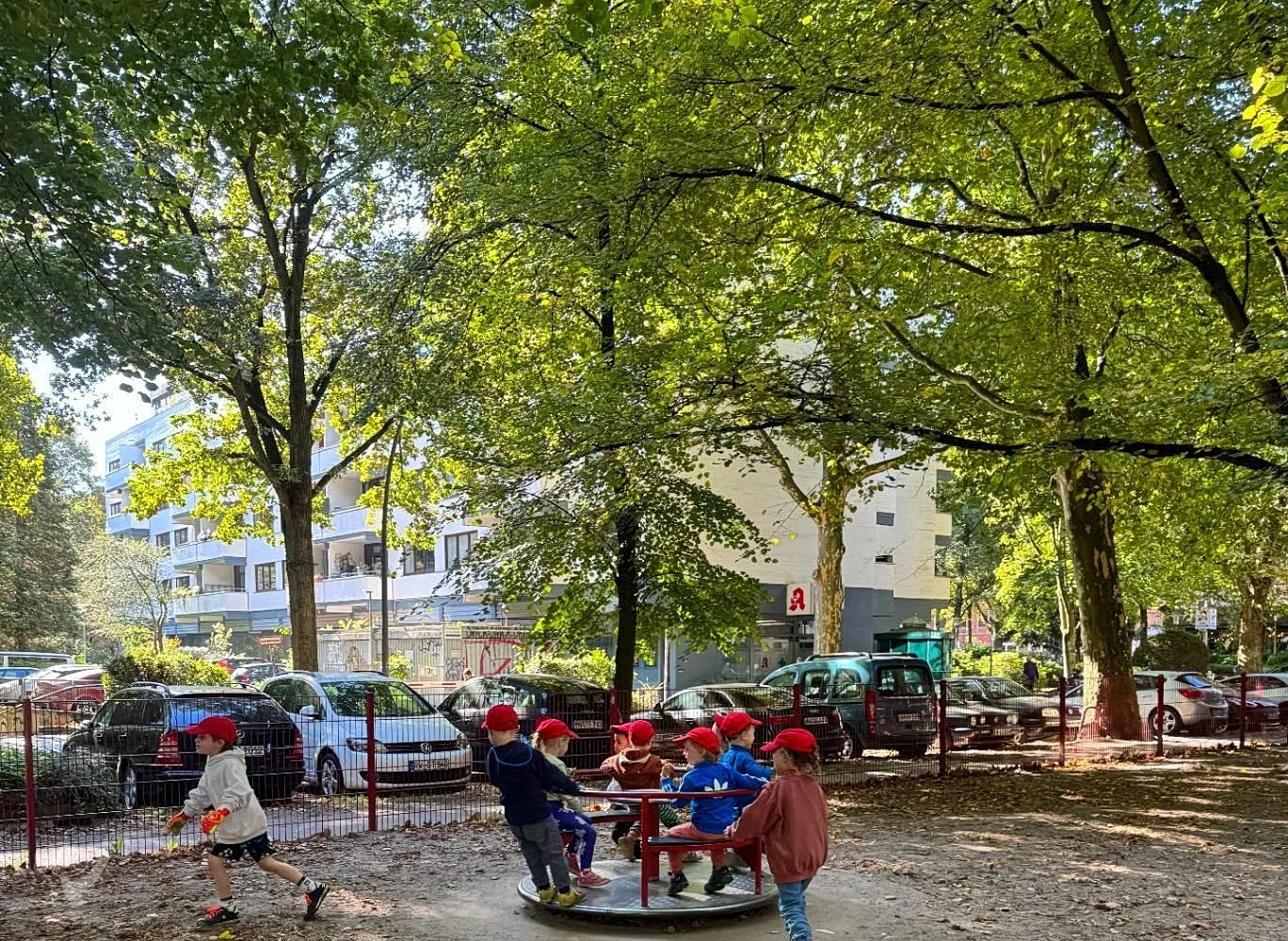Spielplatz Bellealliancestraße - Marthastraße – Foto 24