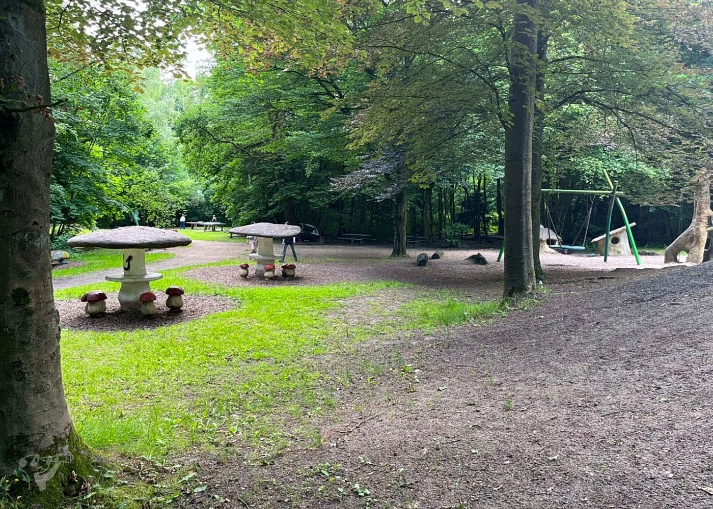 Waldspielplatz Teutonenweg (Pilzspielplatz) - der Schattenspender – Foto 14