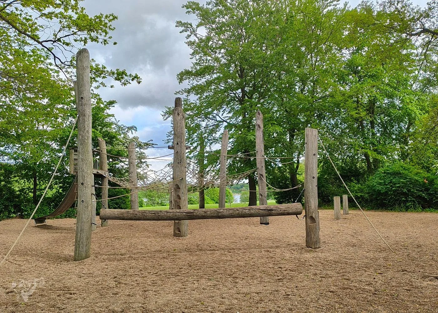 Kletterwald & Wasserpumpen‑Spielplatz im Öjendorfer Park – Foto 11