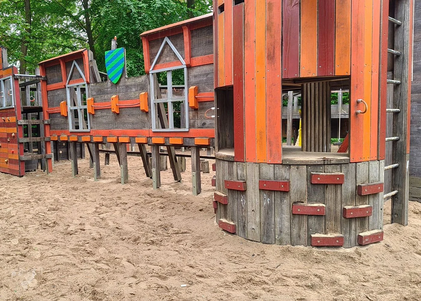 Spielplatz im Schlosspark Bergedorf – Foto 4