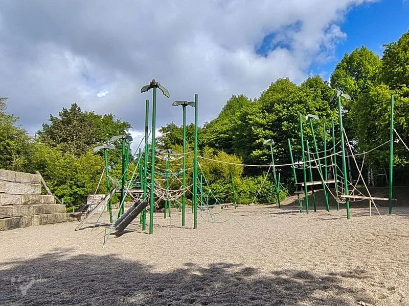 Dschungelspielplatz mit Giraffen-Rutsche – Bild 5