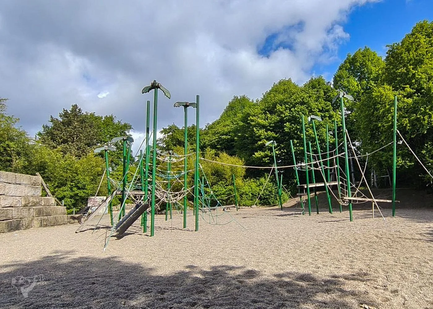 Dschungelspielplatz mit Giraffen-Rutsche – Foto 4