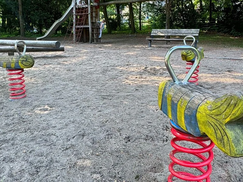 Spielplatz im Hesse Park – Bild 11