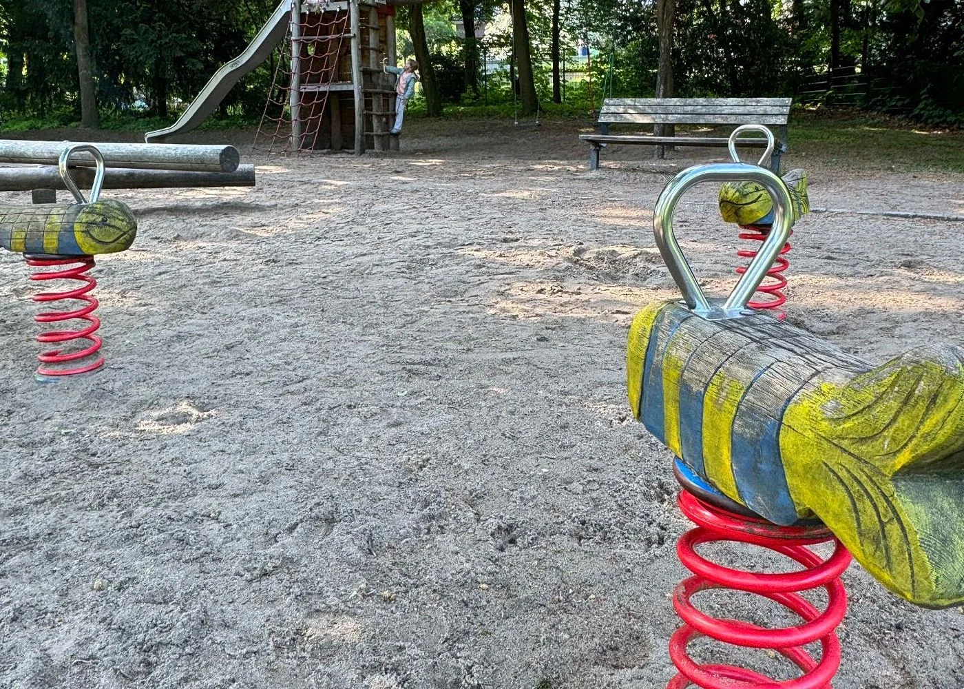 Spielplatz im Hesse Park – Foto 11