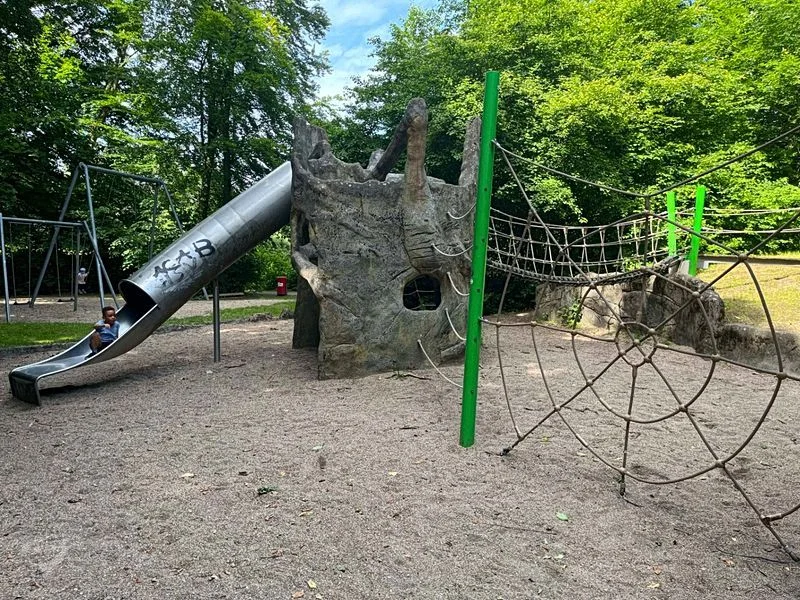 Waldspielplatz Teutonenweg (Pilzspielplatz) - der Schattenspender – Bild 6