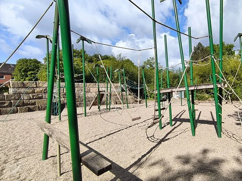 Dschungelspielplatz mit Giraffen-Rutsche – Bild 6