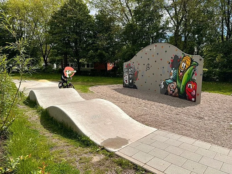 Spielplatz Wegenkamp mit Skaterpark Banane – Bild 10